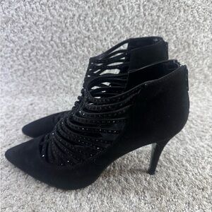 Dressy women shoes gently worn, very classy looking